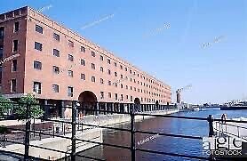 Wapping Quays - Spacious 4th floor 2 bed furnished apartment with city views