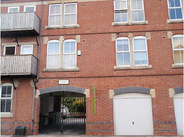 Short Term Accommodation in NG7 area, with Gated Parking, 1 Bedroom Apartment from 45 Pounds a Night