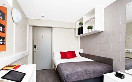 STUDENT ROOMS TO RENT IN ABERDEEN. NON ENSUITE WITH 3/4 DOUBLE BED AND PRIVATE ROOM WITH WARDROBE