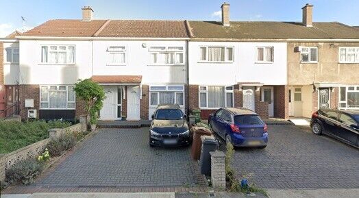 4 bed terraced house to rent in Barking IG11 (3 BED HOUSE + STUDIO)