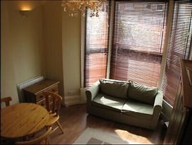 1 Bedroom Flat in Hammersmith W6. Zone 2. District and Piccadilly line tube