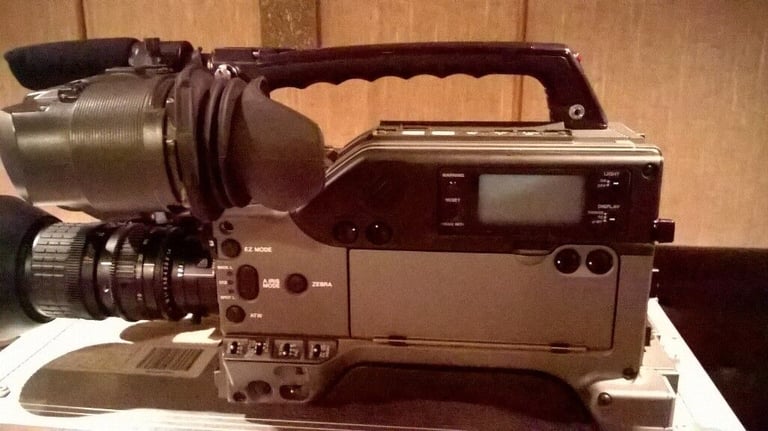 Sony dsr 300p DV Cam recorder + Libec T95C Tripod stand with remote function