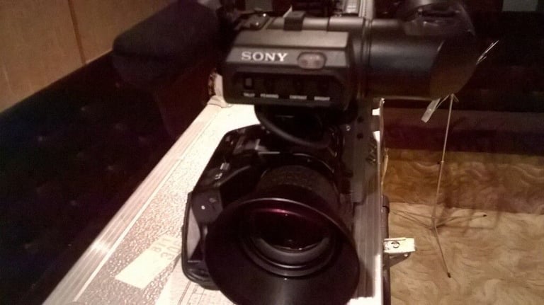Sony dsr 300p DV Cam recorder + Libec T95C Tripod stand with remote function