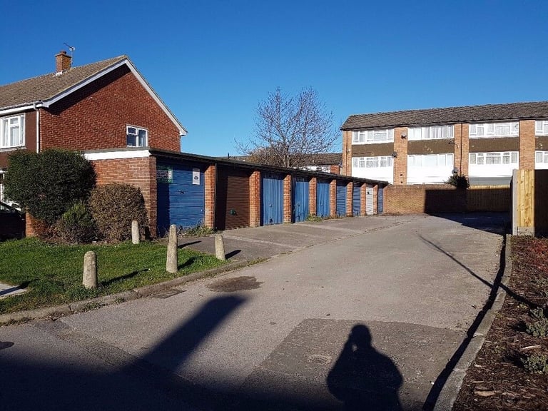 Garage/Parking/Storage to rent: The Haywards (adj 15) Thatcham, RG18 4LX 