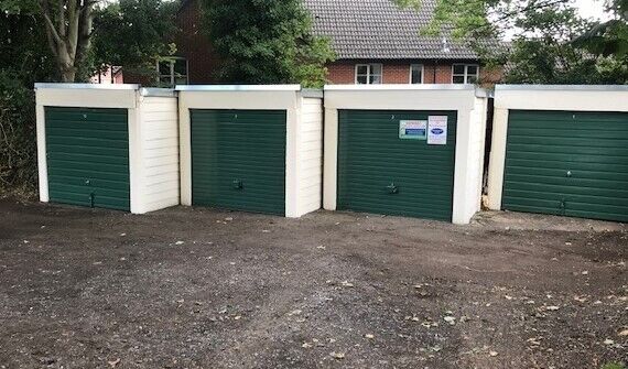 Garage/Parking/Storage: St Saviours (r/o 27) Reading, RG1 6EJ - GATED SITE