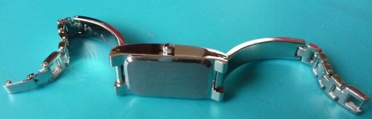 CHROMED BRACELET QUARTZ FASHION WATCH IN G.W.O.