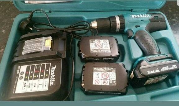 Makita 18-volt Combi Drill 1.5 Ah 3 lithium ion brand new batteries