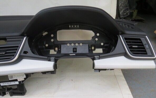 Audi Q5 GENUINE DASHBOARD IN BALCK 2020-ON 80C 857 001 B
