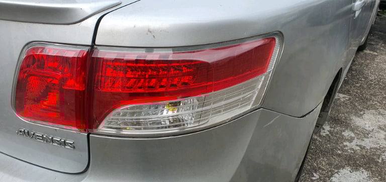 Toyota avensis rear lights 