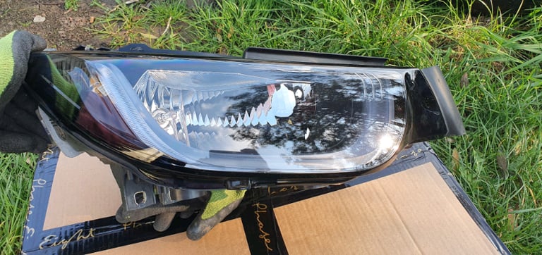 image for BMW I3 - DRL HALOGEN HEADLIGHT - DRIVERSIDE - COMPLETE