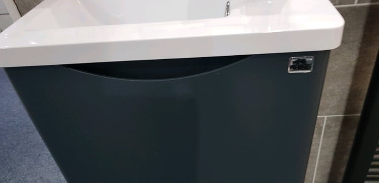 Wall hung basin and unit handless. Last 1 only