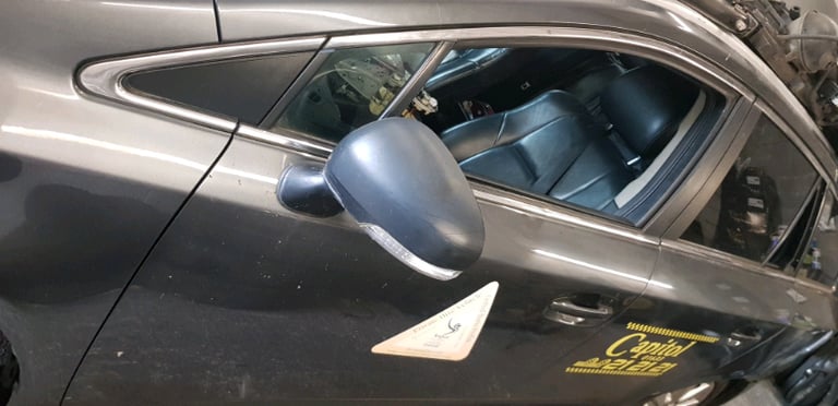 Toyota avensis door. All doors  
