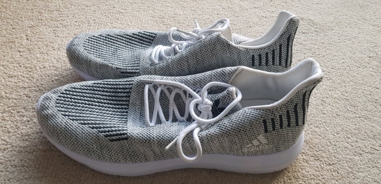 Rubicundo desempleo pasar por alto Adidas Kiss Gogo Trainers White Size 9.5 UK | in Twickenham, London |  Gumtree