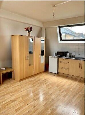 'Shepherds Bush, Double Self Contained Studio in Zone 2