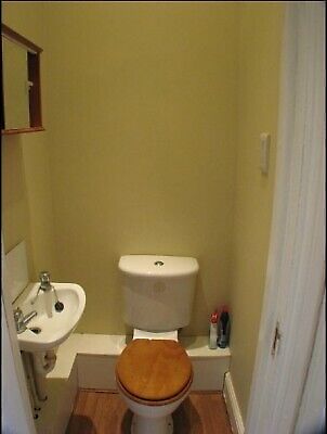 '1 Bedroom Flat in Hammersmith W6. Zone 2. District and Piccadilly line tube