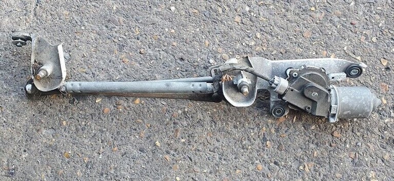 Mitsubishi Colt Front Wiper Motor And Linkage 2009