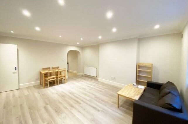 '*2 BEDROOM FLAT** AT PIMLICO SW1V - ZONE 1  Outside Space and near public gardens