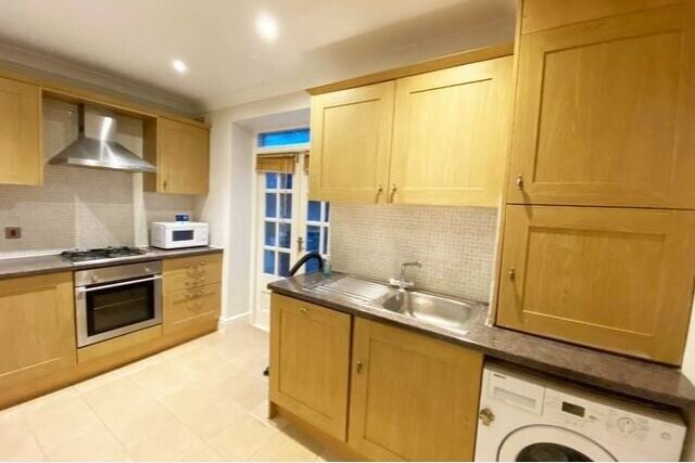 '*2 BEDROOM FLAT** AT PIMLICO SW1V - ZONE 1  Outside Space and near public gardens