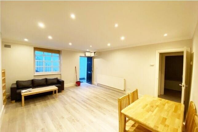 '*2 BEDROOM FLAT** AT PIMLICO SW1V - ZONE 1  Outside Space and near public gardens