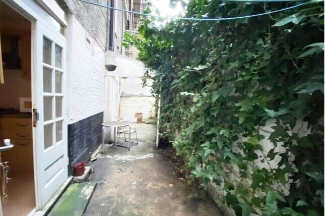 '*2 BEDROOM FLAT** AT PIMLICO SW1V - ZONE 1  Outside Space and near public gardens