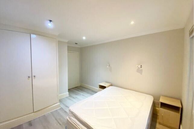 '*2 BEDROOM FLAT** AT PIMLICO SW1V - ZONE 1  Outside Space and near public gardens
