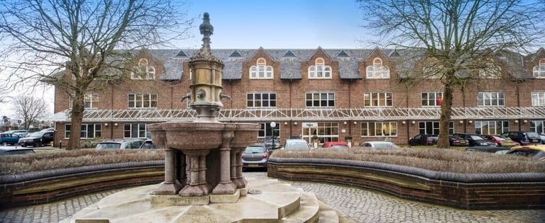 St Albans - AL1 3TF, 5 Desk serviced office to rent at 2 Fountain Court