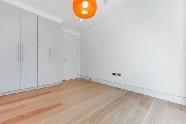 QualityLux 3Bed 2Bath Flat OpenKitchenDiningSittingJulietBalconyViews CarPark VeryNearTubeShopsGreen
