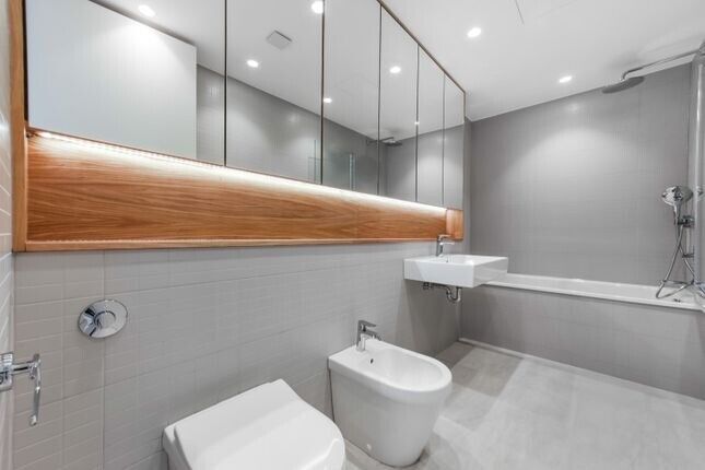 QualityLux 3Bed 2Bath Flat OpenKitchenDiningSittingJulietBalconyViews CarPark VeryNearTubeShopsGreen