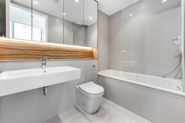 QualityLux 3Bed 2Bath Flat OpenKitchenDiningSittingJulietBalconyViews CarPark VeryNearTubeShopsGreen