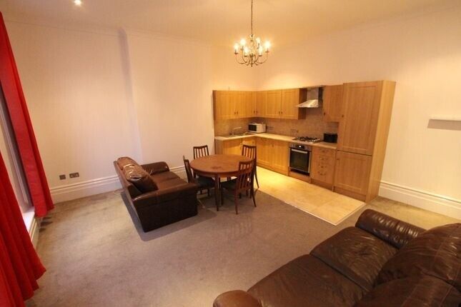 '**PIMLICO/VICTORIA**- 2 BEDROOM FLAT, ZONE 1 near public Gardens