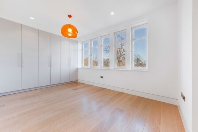 QualityLux 3Bed 2Bath Flat OpenKitchenDiningSittingJulietBalconyViews CarPark VeryNearTubeShopsGreen