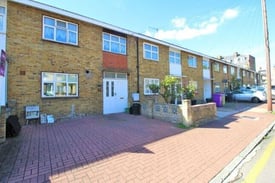 Light and Airy 5 Bed House with driveway in Limehouse E14
