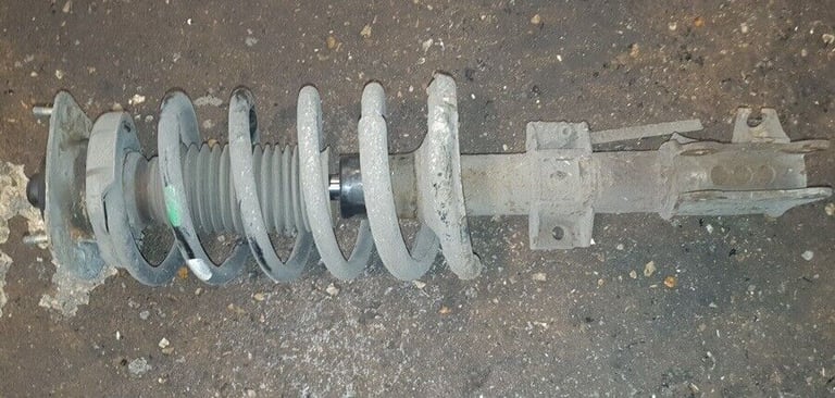 Volvo XC90 D5 2.4 Left Side Front Shock Leg 2005