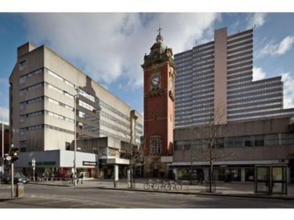 Victoria Centre Shopping Centre, Trinity Square, 2 Double Bedroom Apartment by the Hilton Hotel