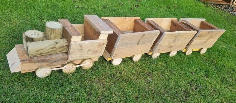 Chunky train planter