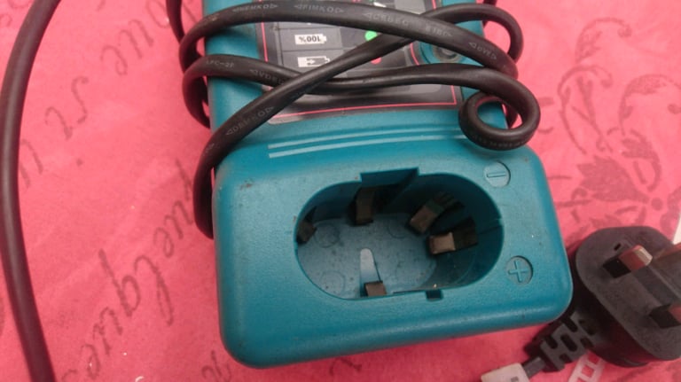 Makita battery charger 