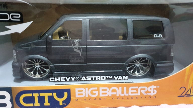 1:18 scale models