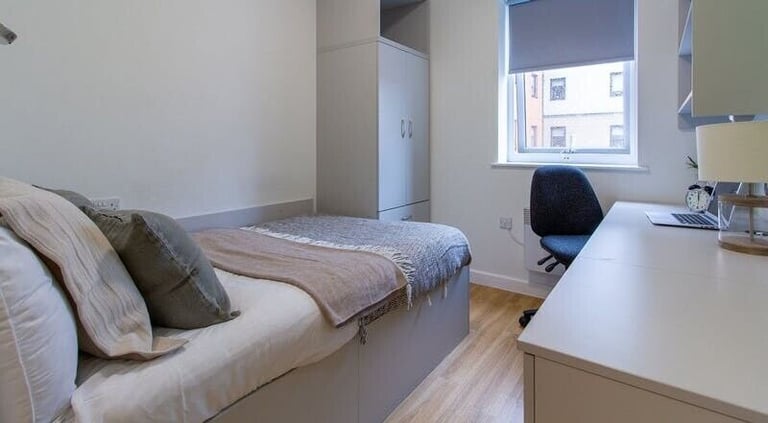 STUDENT ROOMS TO RENT IN COLCHESTER. ENSUITE WITH 3/4 DOUBLE BED, PRIVATE ROOM AND BATHROOM