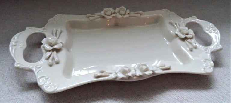 DECORATIVE CREAM CERAMIC FLORAL JUG & TRAY 