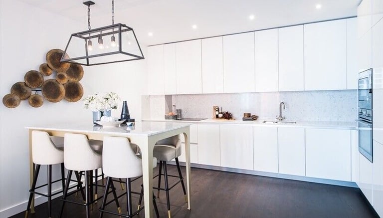 Short Let / Long Let Luxury Furnished 3 bedroom flat in Vauxhall 
