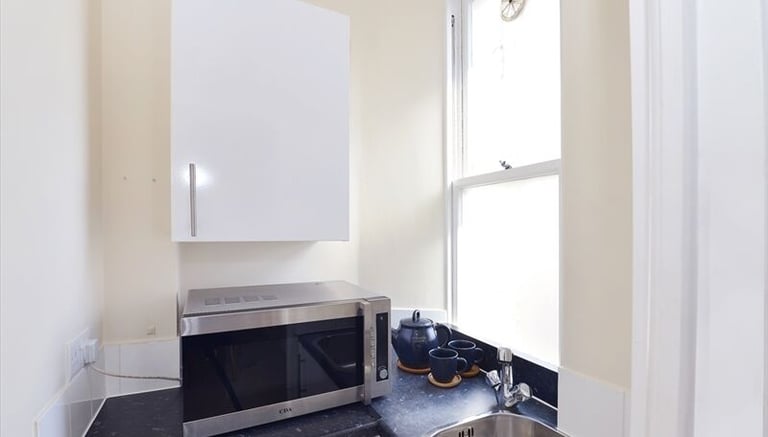 Short Term Let. Fully furnished Studio in Hyde Park available now!!!