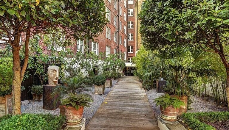 Short Term Let. Fully Furnished Studio in HydePark available now!!!