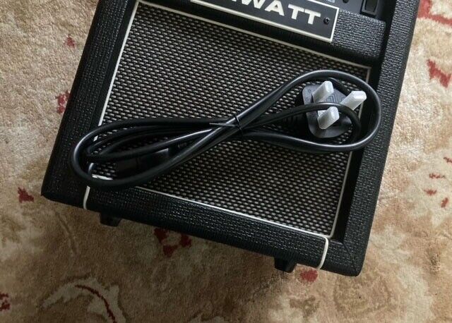 Hiwatt Maxwatt Hurricane 10w bass practice amp