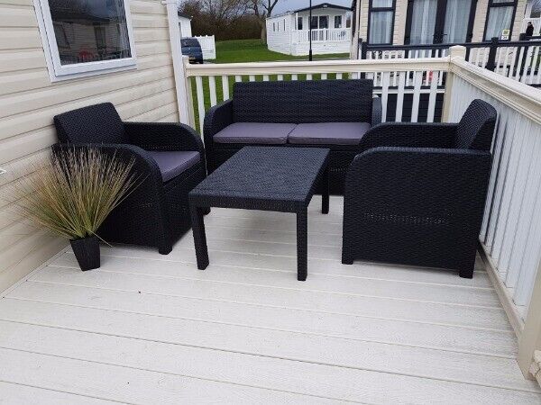 Flamingo Land Caravan With Decking For Hire