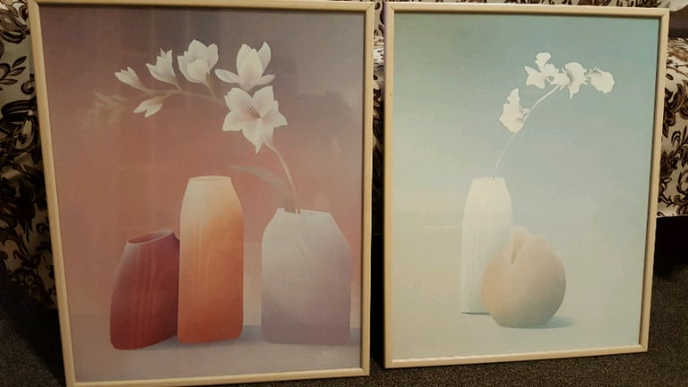 2 Glass frame Pictures in good condition 