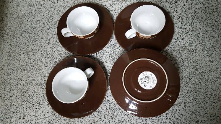 CONTEMPORARY DESIGN Set of 4 x Chocolate Coffee CUPS and SAUCER PLATES