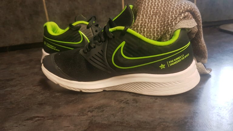 image for NIKE TRAINERS VERY GOOD CONDITION