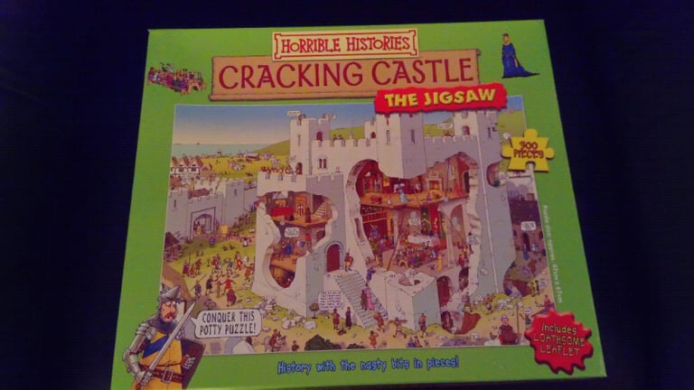 HORRIBLE HISTORIES CRACKING CASTLE 300 PIECE JIGSAW PUZZLE