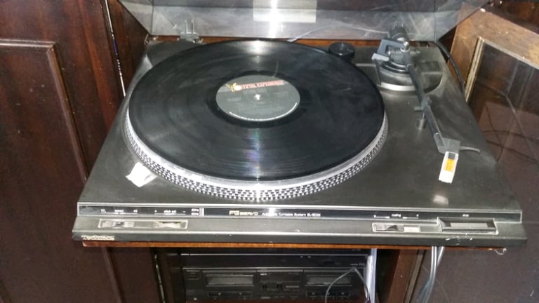 Technics turntable SLBD22