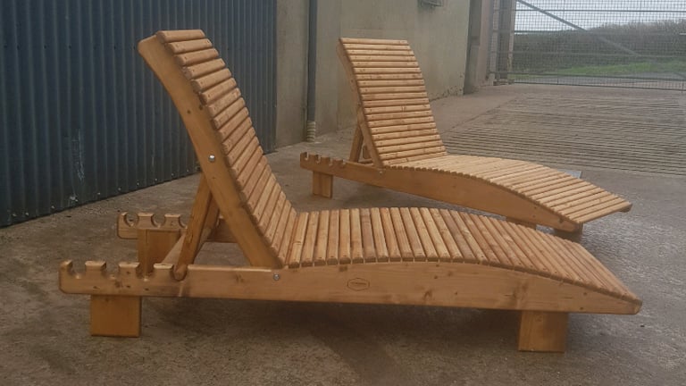 Reclining sun loungers